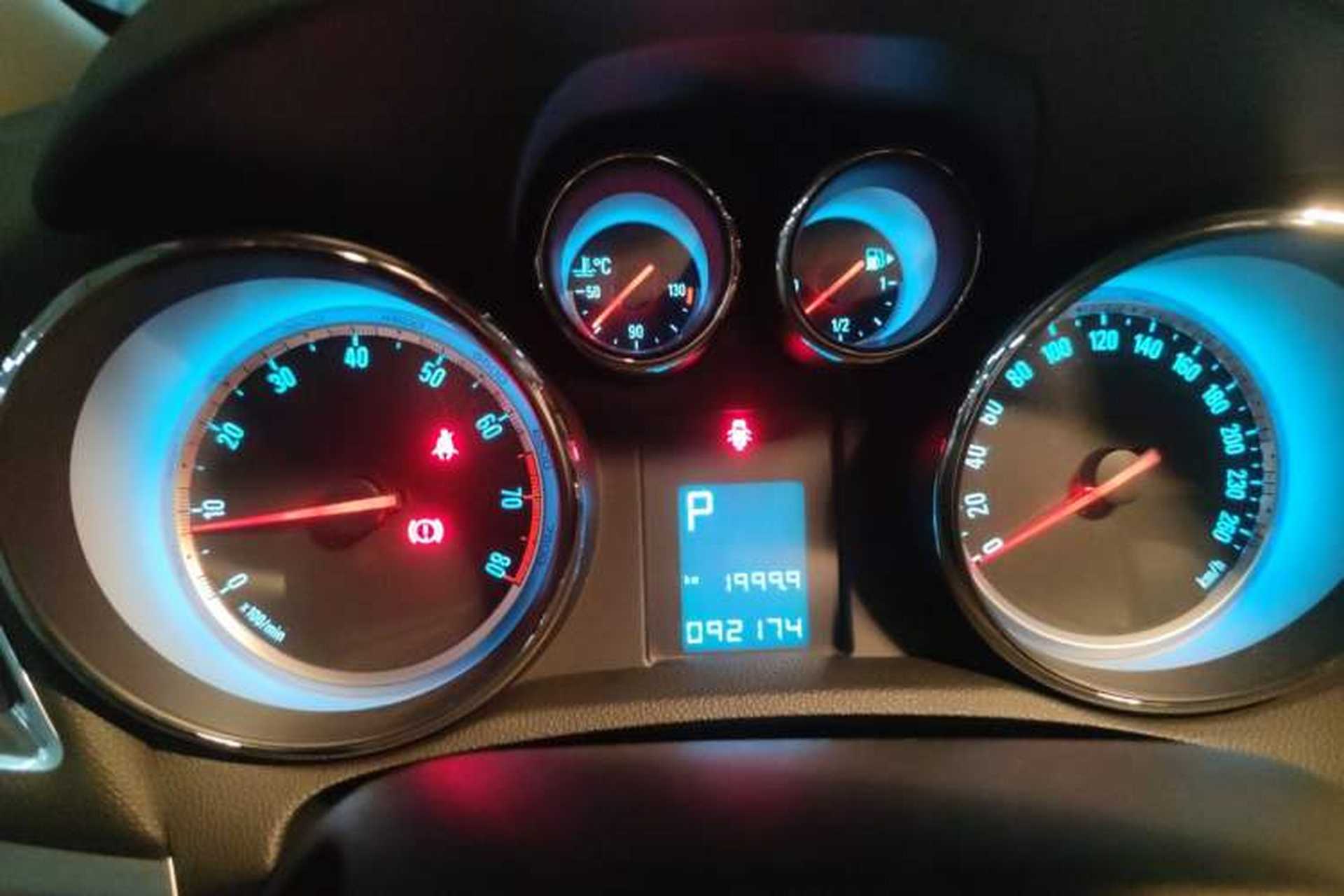 Used Buick Encore 2014 1.4T Automatic Two-Wheel Drive Urban Elite Model Instrument Cluster