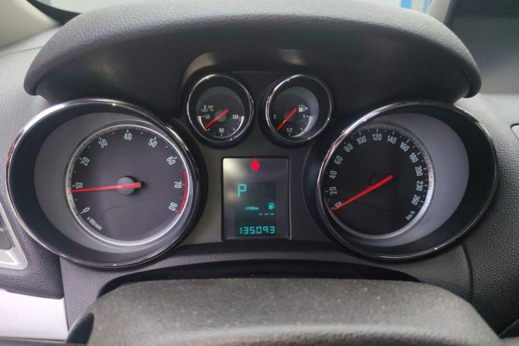 Used Buick Encore 2014 1.4T Automatic Two-Wheel Drive Urban Elite Model Instrument Cluster