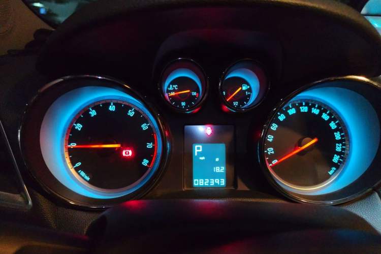 Used Buick Encore 2014 1.4T Automatic Two-Wheel Drive Urban Elite Model Instrument Cluster