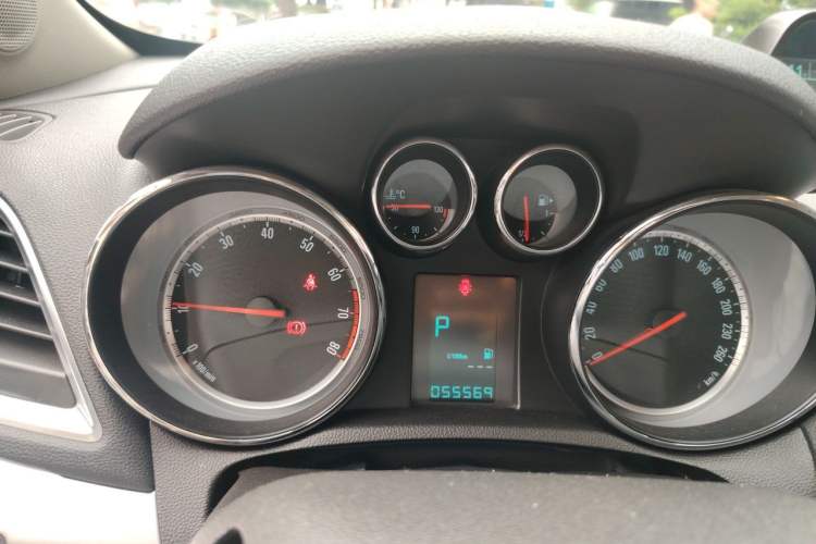 Used Buick Encore 2014 1.4T Automatic Two-Wheel Drive Urban Elite Model Instrument Cluster