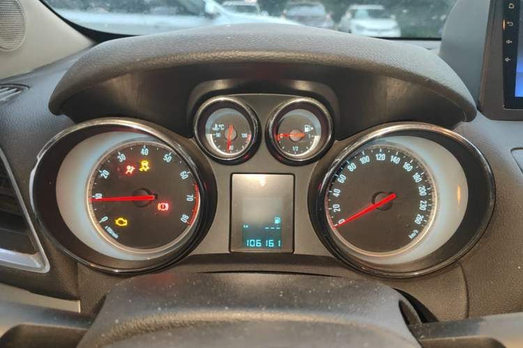 Used Buick Encore 2014 1.4T Manual Two-Wheel Drive Urban Advanced Model Instrument Cluster