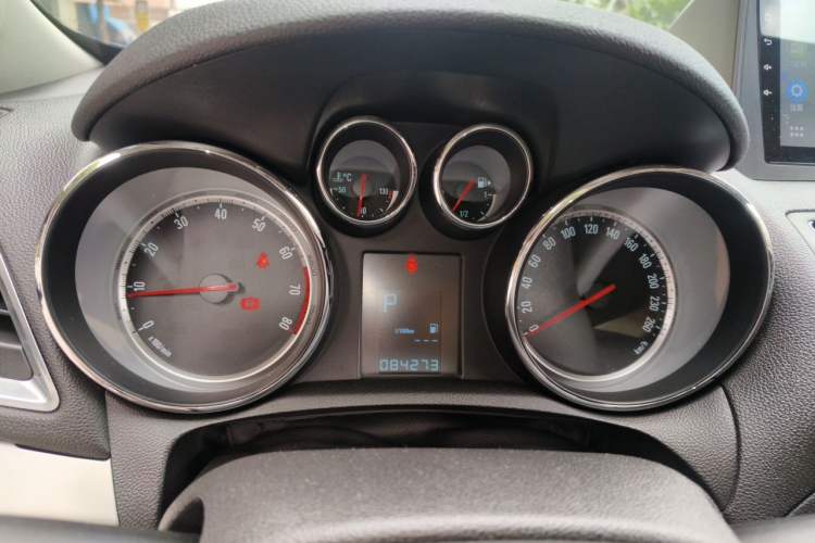 Used Buick Encore 2014 1.4T Automatic Two-Wheel Drive Urban Elite Model Instrument Cluster