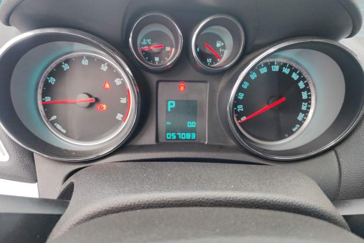 Used Buick Encore 2014 1.4T Automatic Two-Wheel Drive Urban Elite Model Instrument Cluster