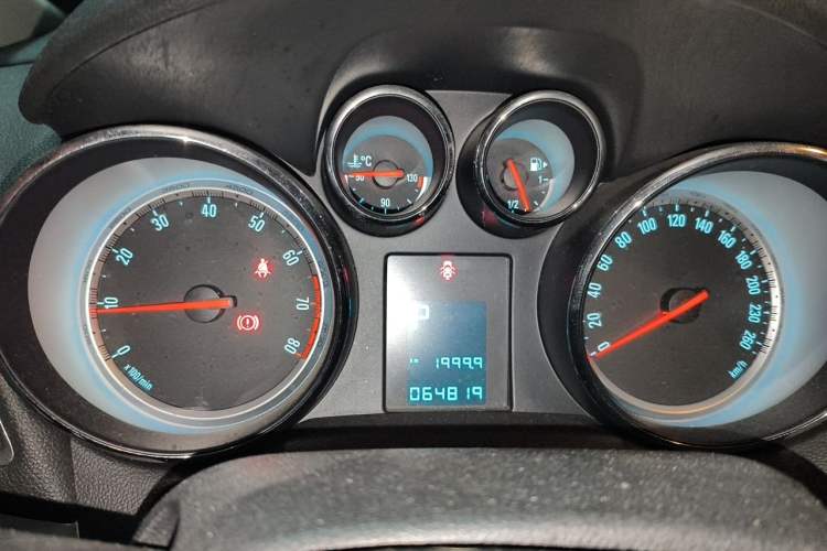 Used Buick Encore 2014 1.4T Automatic Two-Wheel Drive Urban Elite Model Instrument Cluster