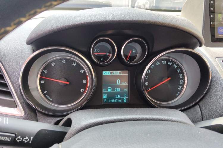 Used Buick Encore 2014 1.4T Automatic All-Wheel-Drive Flagship Edition Instrument Cluster