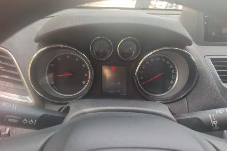 Used Buick Encore 2014 1.4T Automatic Two-Wheel Drive Urban Elite Model Instrument Cluster