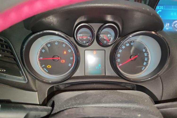 Used Buick Encore 2014 1.4T Automatic Two-Wheel Drive Urban Elite Model Instrument Cluster