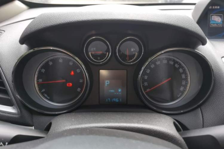 Used Buick Encore 2014 1.4T Automatic Two-Wheel Drive Urban Elite Model Instrument Cluster