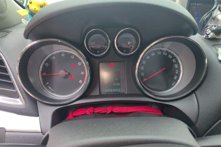 Used Buick Encore 2014 1.4T Automatic Two-Wheel Drive Urban Elite Model Instrument Cluster