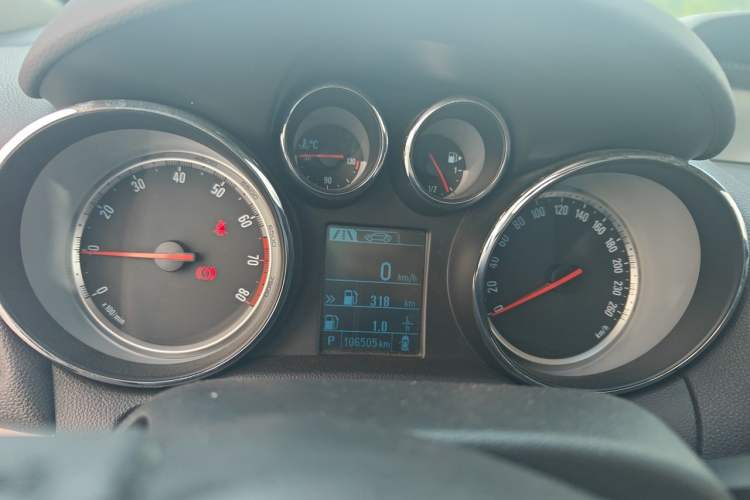 Used Buick Encore 2014 1.4T Automatic All-Wheel-Drive Flagship Edition Instrument Cluster