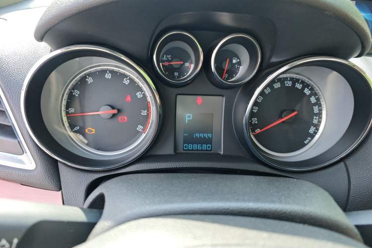 Used Buick Encore 2014 1.4T Automatic Two-Wheel Drive Urban Leading Model Instrument Cluster