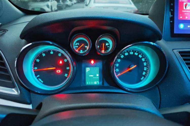 Used Buick Encore 2014 1.4T Automatic Two-Wheel Drive Urban Elite Model Instrument Cluster