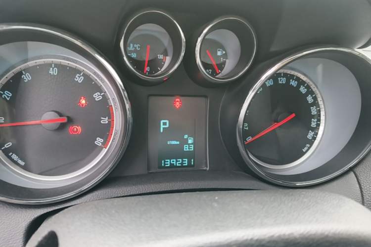 Used Buick Encore 2014 1.4T Automatic Two-Wheel Drive Urban Elite Model Instrument Cluster