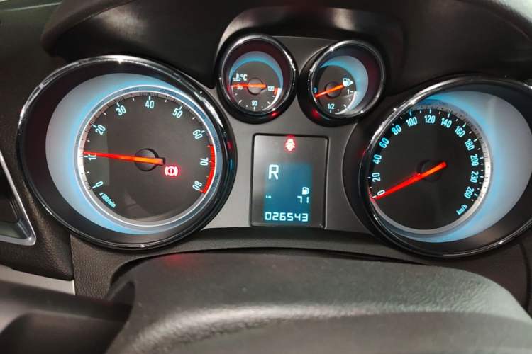 Used Buick Encore 2014 1.4T Automatic Two-Wheel Drive Urban Elite Model Instrument Cluster