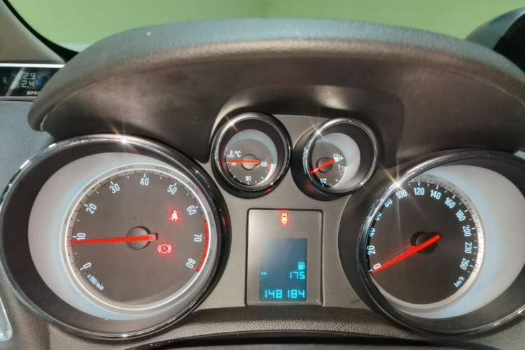 Used Buick Encore 2014 1.4T Manual Two-Wheel Drive Urban Advanced Model Instrument Cluster