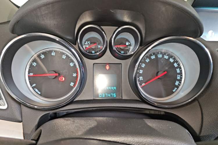 Used Buick Encore 2014 1.4T Automatic Two-Wheel Drive Urban Elite Model Instrument Cluster