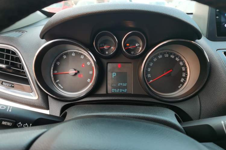 Used Buick Encore 2014 1.4T Automatic Two-Wheel Drive Urban Elite Model Instrument Cluster