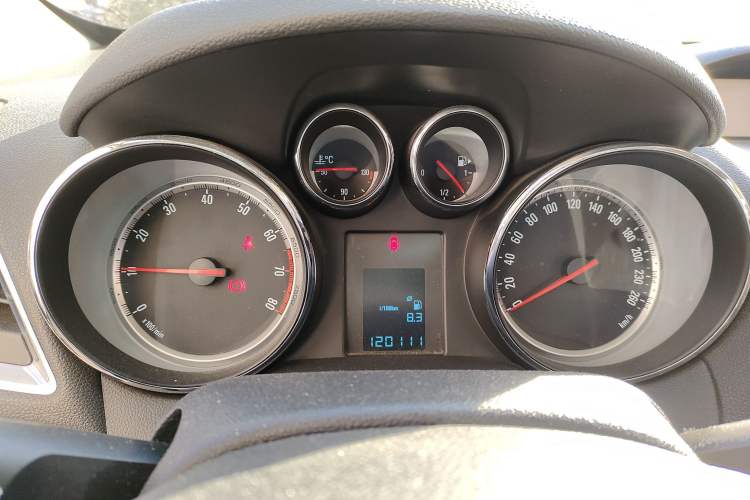 Used Buick Encore 2014 1.4T Manual Two-Wheel Drive Urban Advanced Model Instrument Cluster