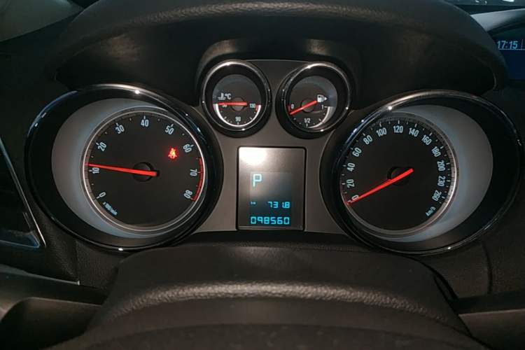 Used Buick Encore 2014 1.4T Automatic Two-Wheel Drive Urban Elite Model Instrument Cluster