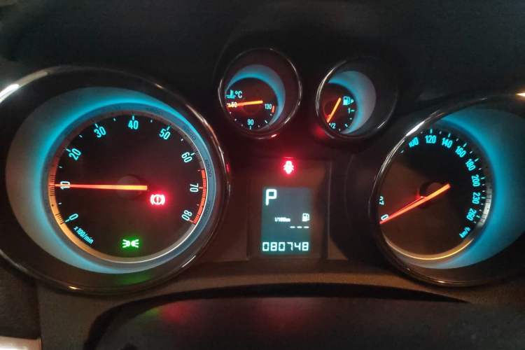 Used Buick Encore 2014 1.4T Automatic Two-Wheel Drive Urban Leading Model Instrument Cluster