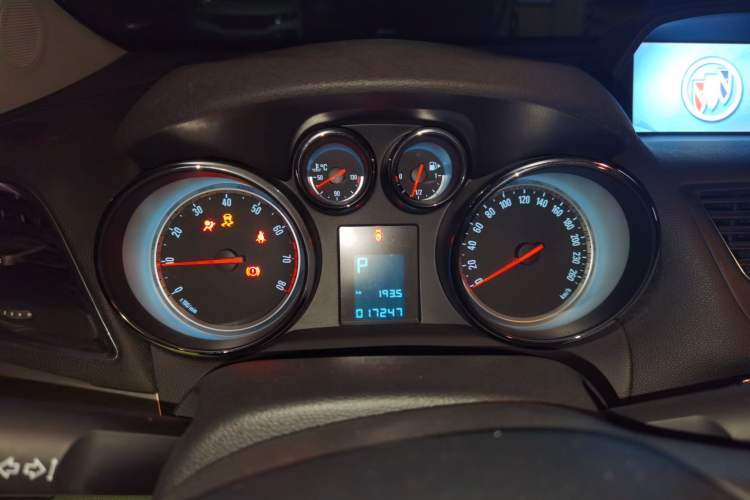 Used Buick Encore 2014 1.4T Automatic Two-Wheel Drive Urban Elite Model Instrument Cluster