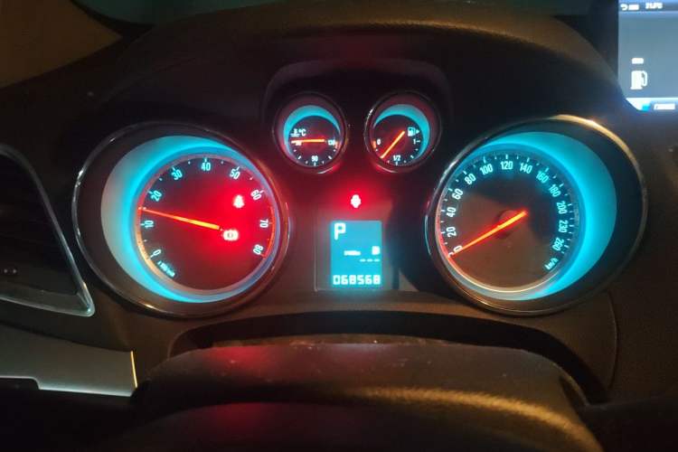 Used Buick Encore 2014 1.4T Automatic Two-Wheel Drive Urban Elite Model Instrument Cluster