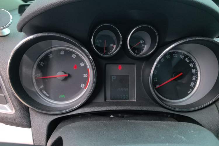 Used Buick Encore 2014 1.4T Automatic Two-Wheel Drive Urban Elite Model Instrument Cluster