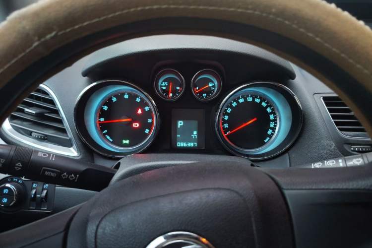 Used Buick Encore 2014 1.4T Automatic Two-Wheel Drive Urban Leading Model Instrument Cluster