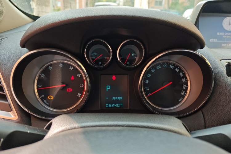 Used Buick Encore 2014 1.4T Automatic Two-Wheel Drive Urban Elite Model Instrument Cluster