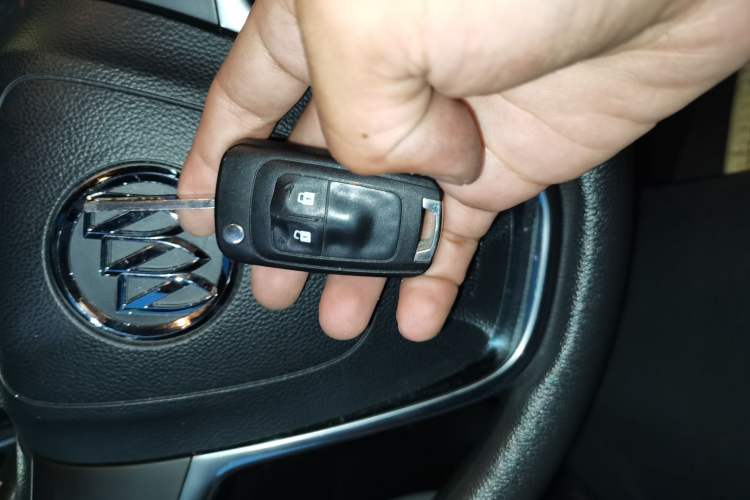 Used Buick Encore 2014 1.4T Automatic Two-Wheel Drive Urban Elite Model Interior 1