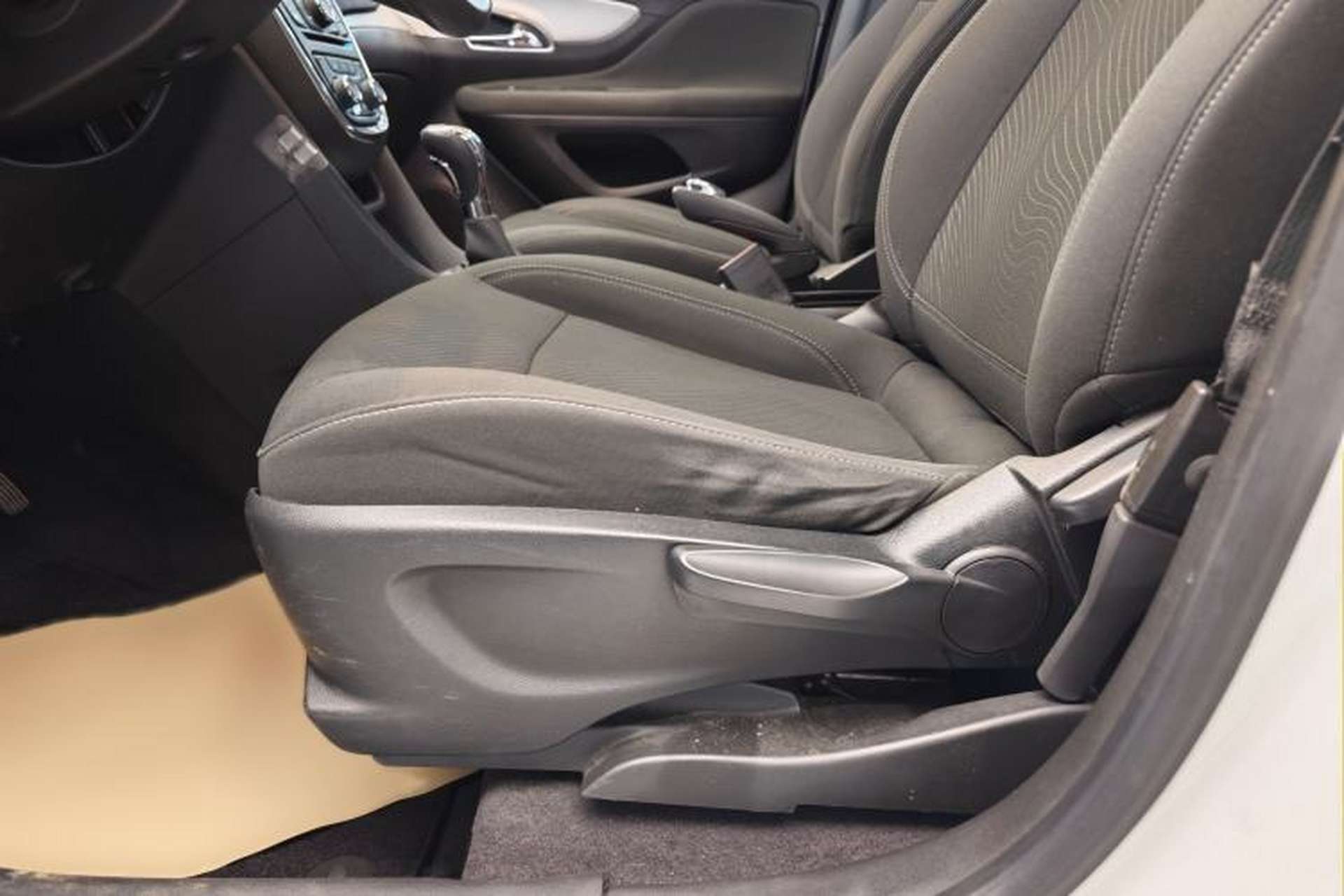 Used Buick Encore 2014 1.4T Automatic Two-Wheel Drive Urban Elite Model Interior 10