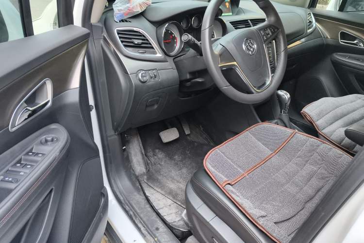 Used Buick Encore 2014 1.4T Automatic Two-Wheel Drive Urban Leading Model Interior 3
