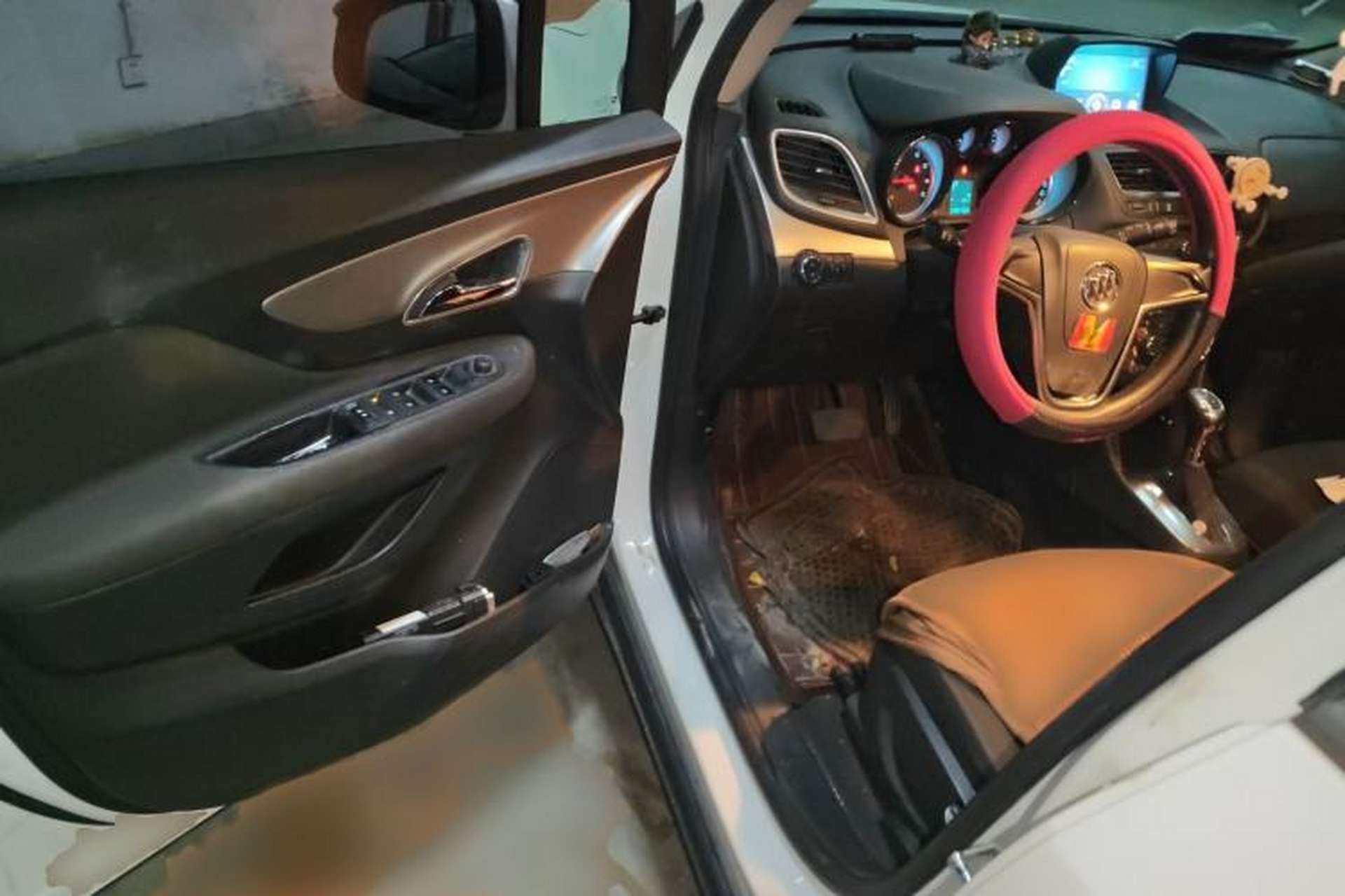 Used Buick Encore 2014 1.4T Automatic Two-Wheel Drive Urban Elite Model Interior 3
