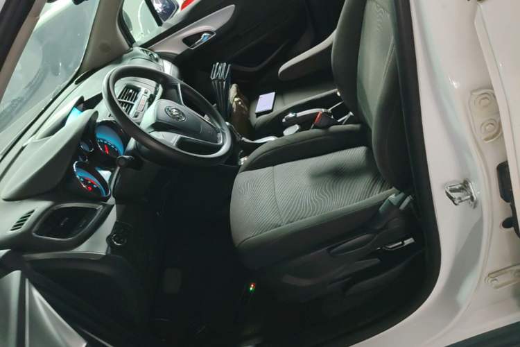 Used Buick Encore 2014 1.4T Automatic Two-Wheel Drive Urban Elite Model Left Front Seat