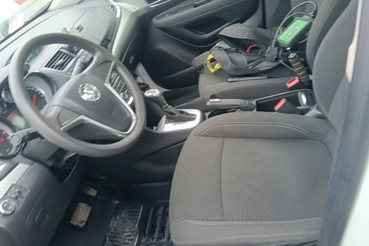 Used Buick Encore 2014 1.4T Automatic Two-Wheel Drive Urban Elite Model Left Front Seat