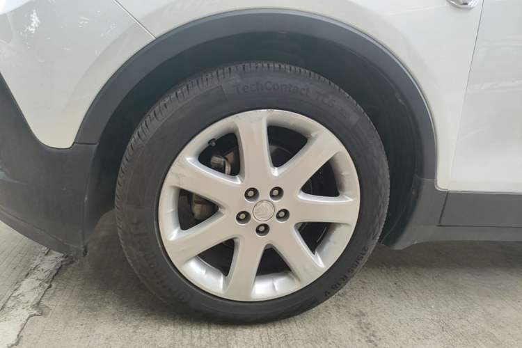 Used Buick Encore 2014 1.4T Automatic Two-Wheel Drive Urban Elite Model Left Front Wheel Hub