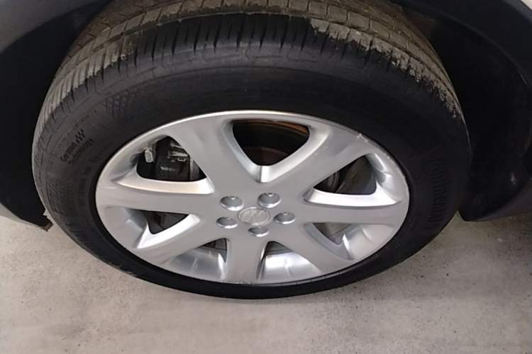Used Buick Encore 2014 1.4T Automatic Two-Wheel Drive Urban Elite Model Left Front Wheel Hub