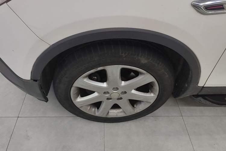 Used Buick Encore 2014 1.4T Automatic Two-Wheel Drive Urban Elite Model Left Front Wheel Hub