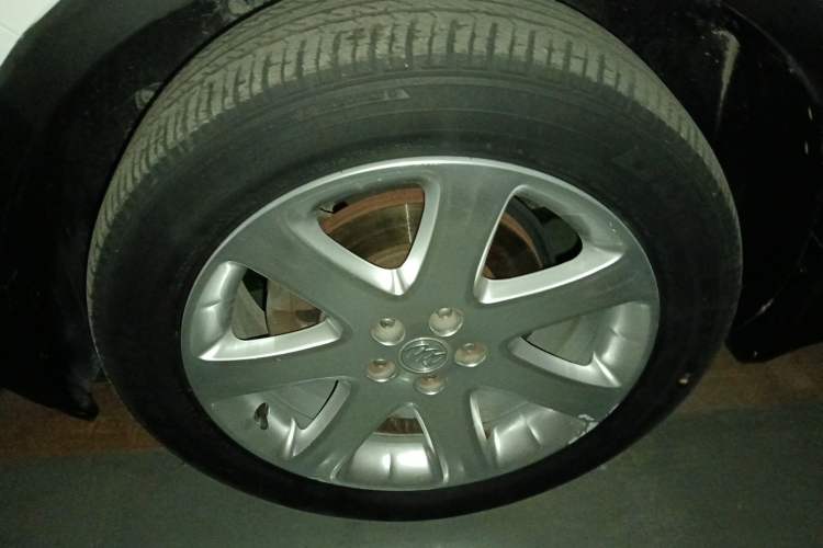 Used Buick Encore 2014 1.4T Automatic Two-Wheel Drive Urban Elite Model Left Front Wheel Hub