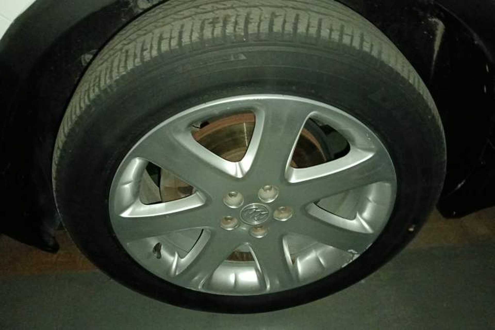 Used Buick Encore 2014 1.4T Automatic Two-Wheel Drive Urban Elite Model Left Front Wheel Hub