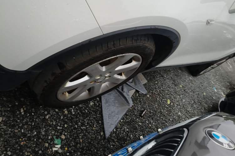 Used Buick Encore 2014 1.4T Automatic Two-Wheel Drive Urban Elite Model Left Front Wheel Hub