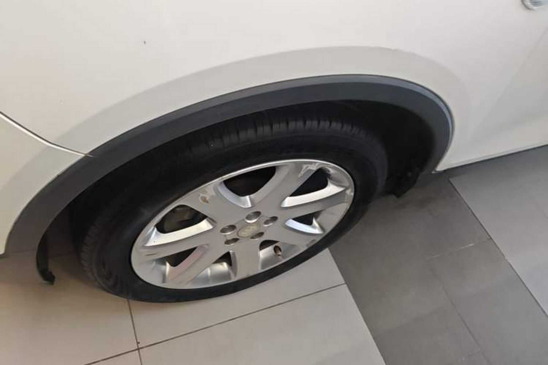Used Buick Encore 2014 1.4T Automatic Two-Wheel Drive Urban Leading Model Left Front Wheel Hub