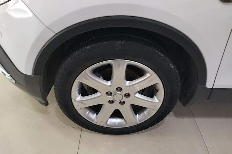 Used Buick Encore 2014 1.4T Automatic Two-Wheel Drive Urban Elite Model Left Front Wheel Hub