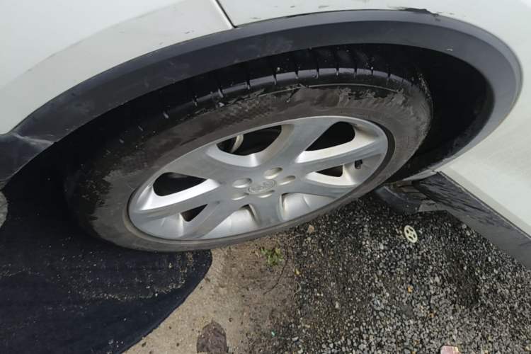 Used Buick Encore 2014 1.4T Automatic Two-Wheel Drive Urban Elite Model Left Front Wheel Hub