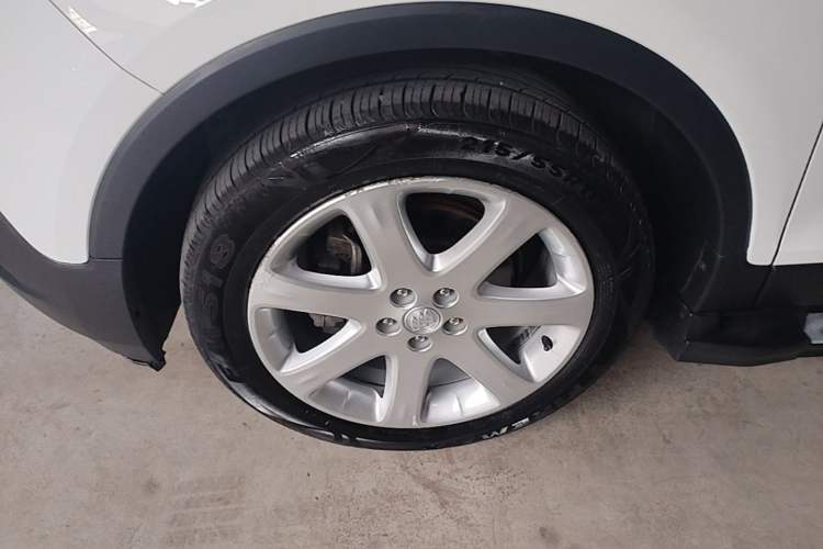 Used Buick Encore 2014 1.4T Automatic Two-Wheel Drive Urban Leading Model Left Front Wheel Hub