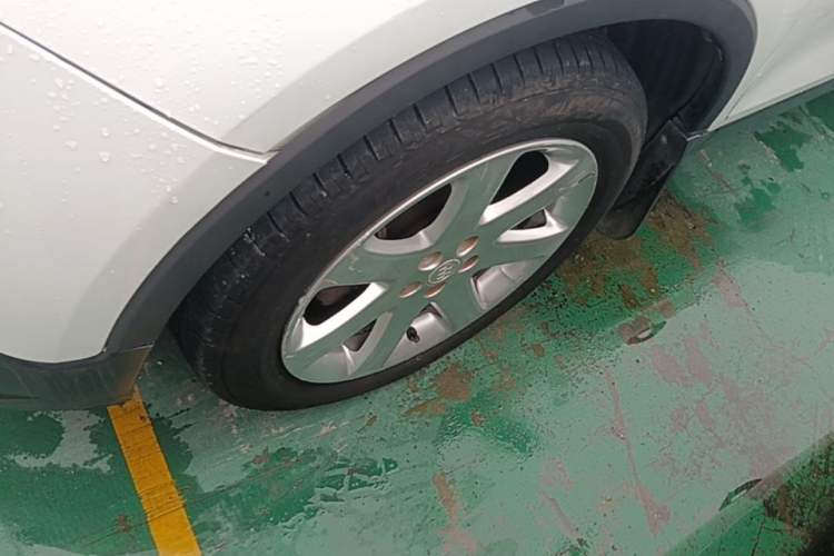 Used Buick Encore 2014 1.4T Automatic Two-Wheel Drive Urban Elite Model Left Front Wheel Hub