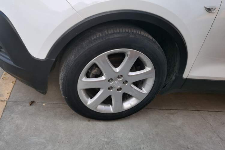Used Buick Encore 2014 1.4T Automatic Two-Wheel Drive Urban Elite Model Left Front Wheel Hub