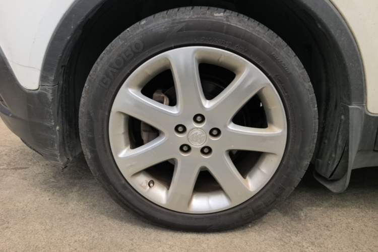Used Buick Encore 2014 1.4T Automatic Two-Wheel Drive Urban Elite Model Left Front Wheel Hub
