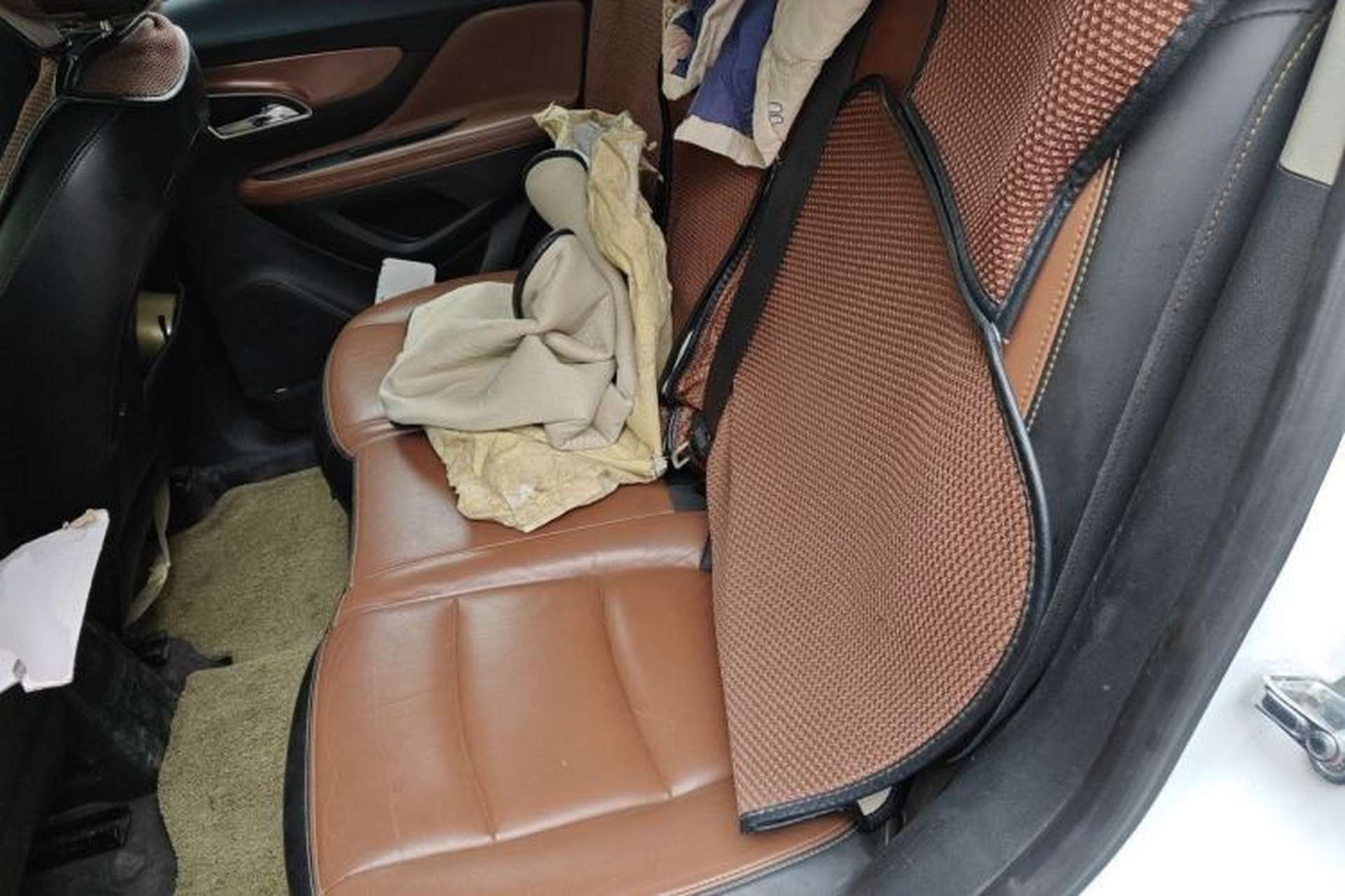 Used Buick Encore 2014 1.4T Automatic All-Wheel-Drive Flagship Edition Left Rear Seat