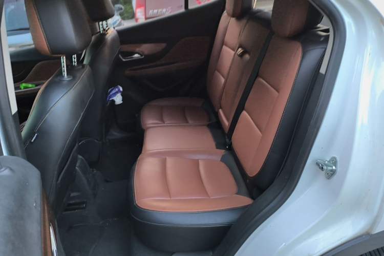 Used Buick Encore 2014 1.4T Automatic All-Wheel-Drive Flagship Edition Left Rear Seat